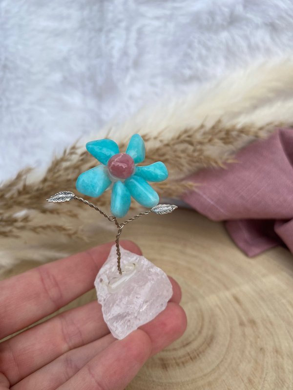 Super süße Blume aus Amazonit mit Rhodochrosit aus Bergkristall